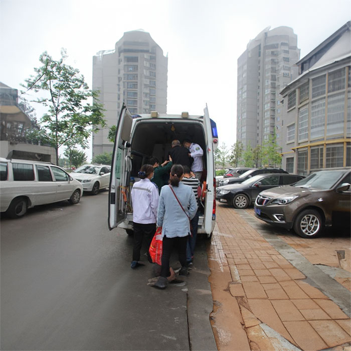 深圳私人救护车出租电话号码